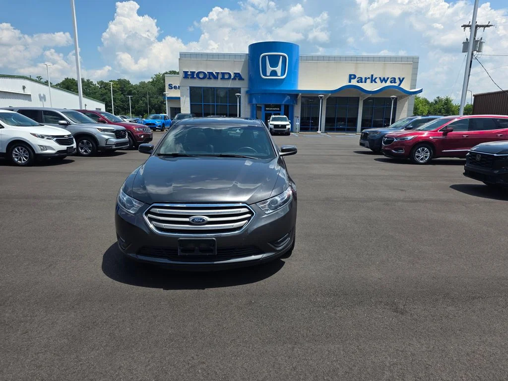 Used 2015 Magnetic Metallic Ford SEL image 8