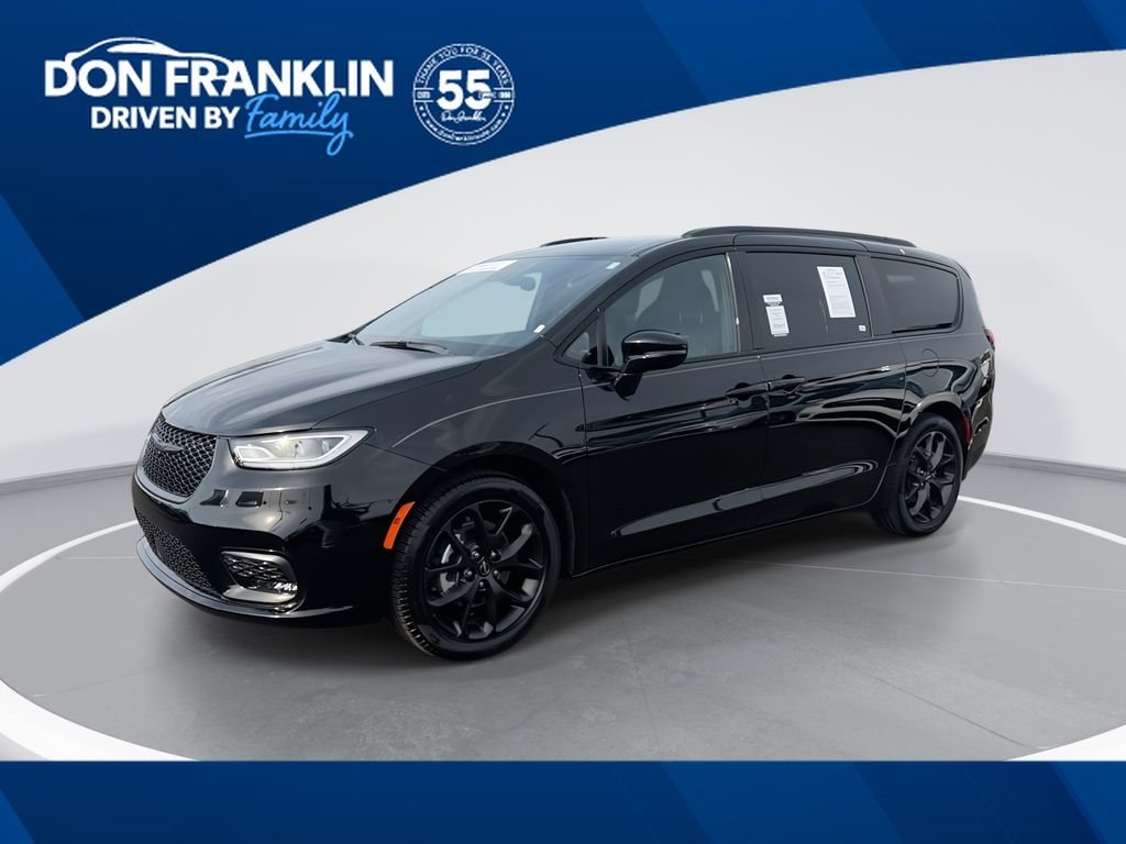 2024 Chrysler Pacifica Touring L's photo