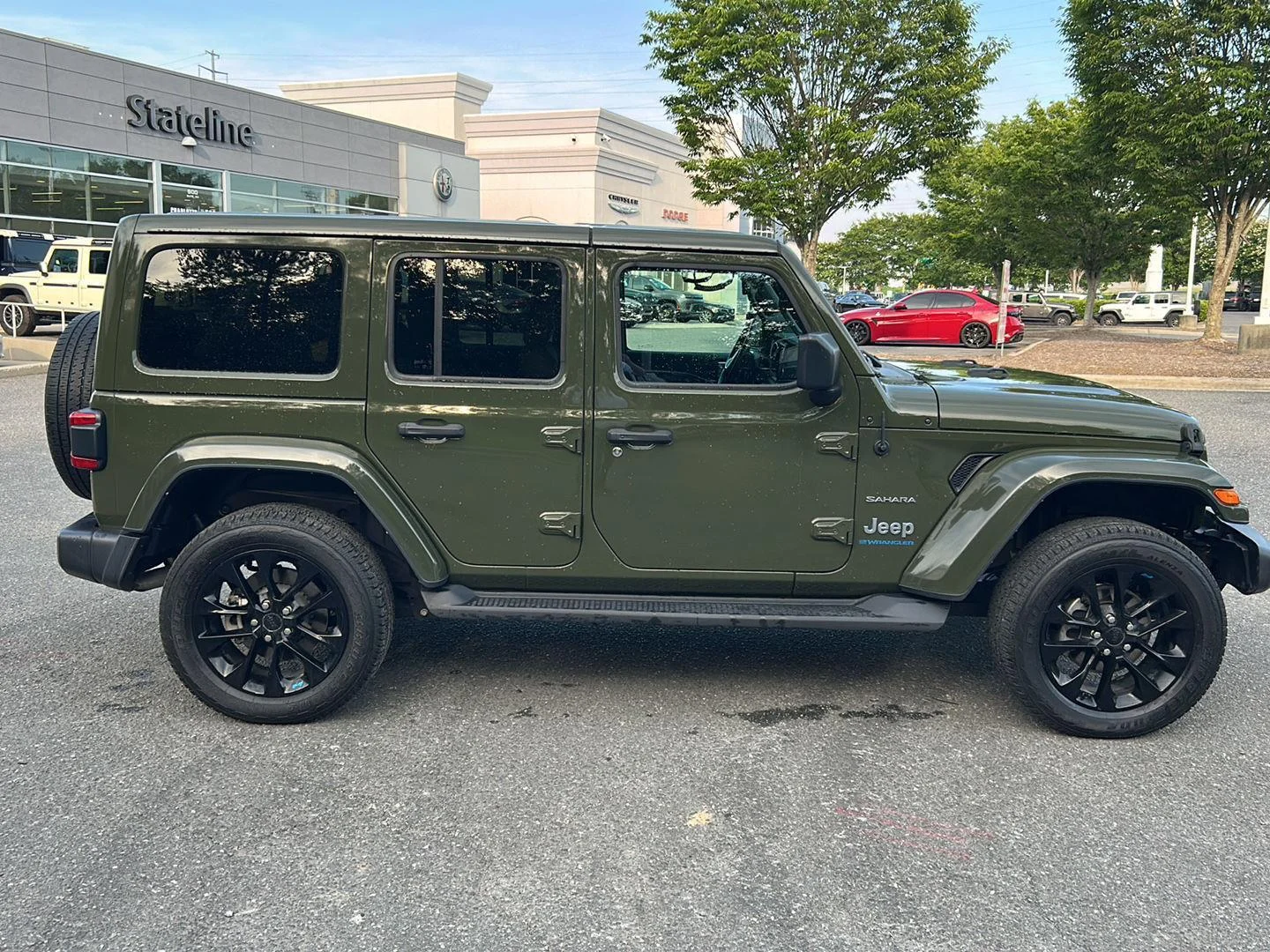 Used 2023 Sarge Green Clearcoat Jeep Sahara image 6