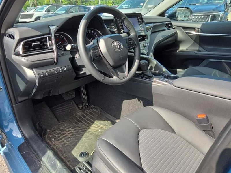 Used 2024  Toyota SE image 9