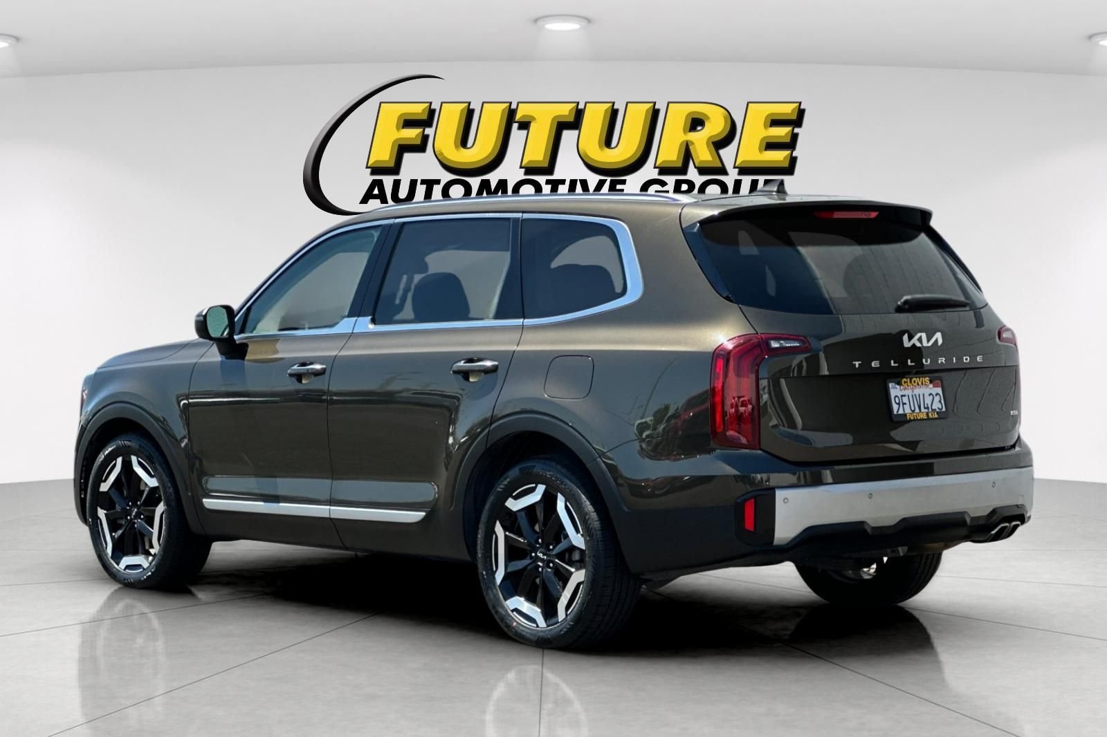 Used 2024 Green Kia S image 6