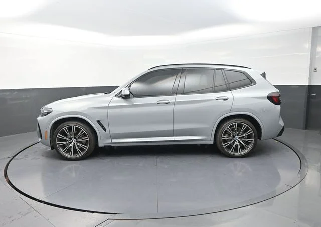 Used 2024 Gray BMW xDrive30i image 4