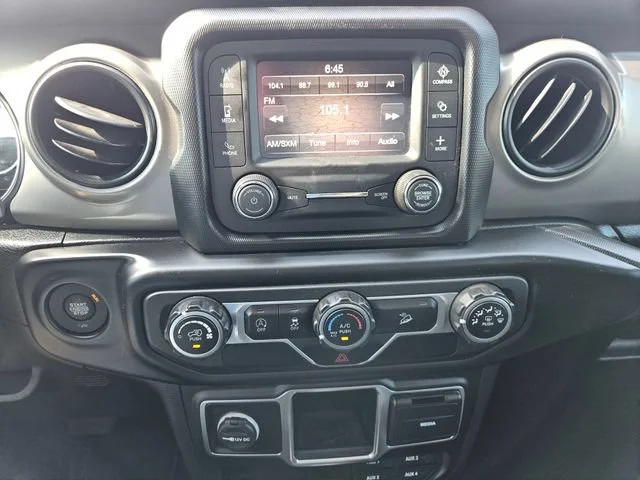 Used 2021 Silver Jeep Unlimited Sport image 18