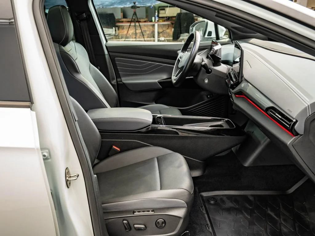 Used 2023 Opal White Volkswagen Pro S image 22