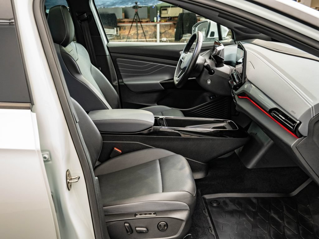 Used 2023 Opal White Volkswagen Pro S image 22