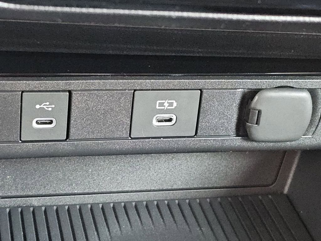 2026 Toyota Prius Plug-in Hybrid SE - Photo 16