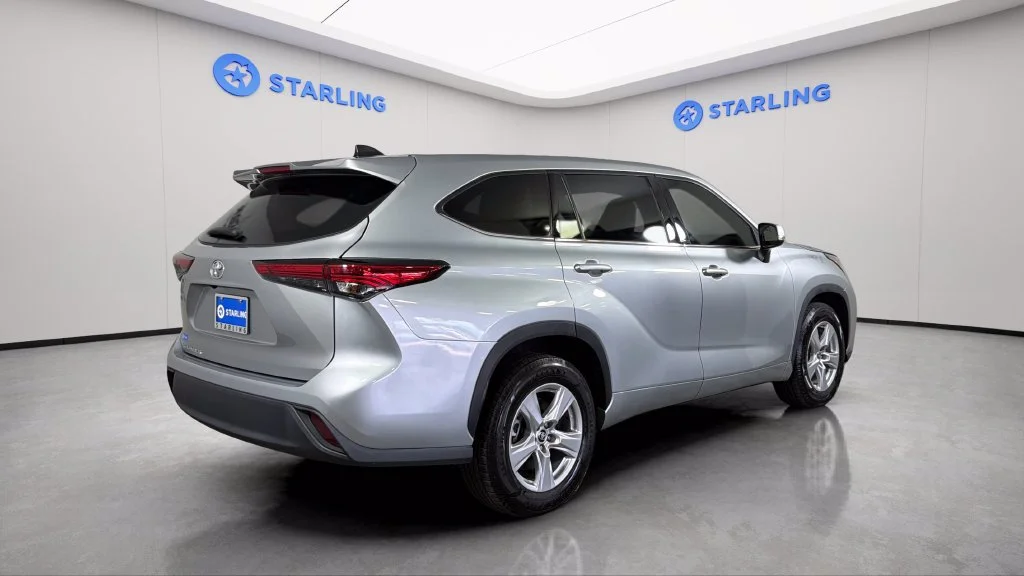 2022 Toyota Highlander L - Photo 9