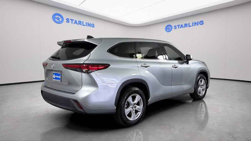 Used 2022 Silver Toyota L image 9