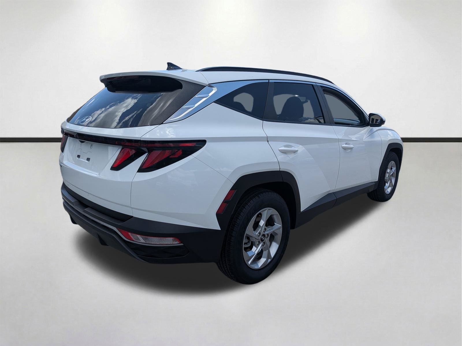 Certified Used 2024 White Pearl Hyundai SEL image 3