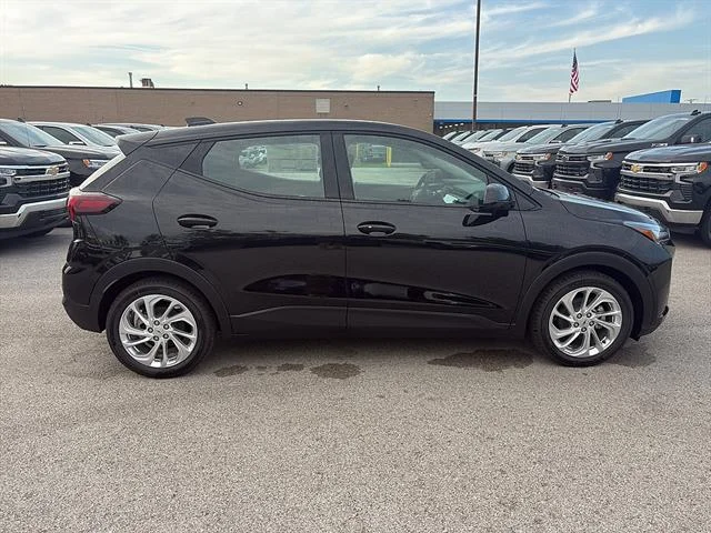 2027 Chevrolet Bolt LT - Photo 6