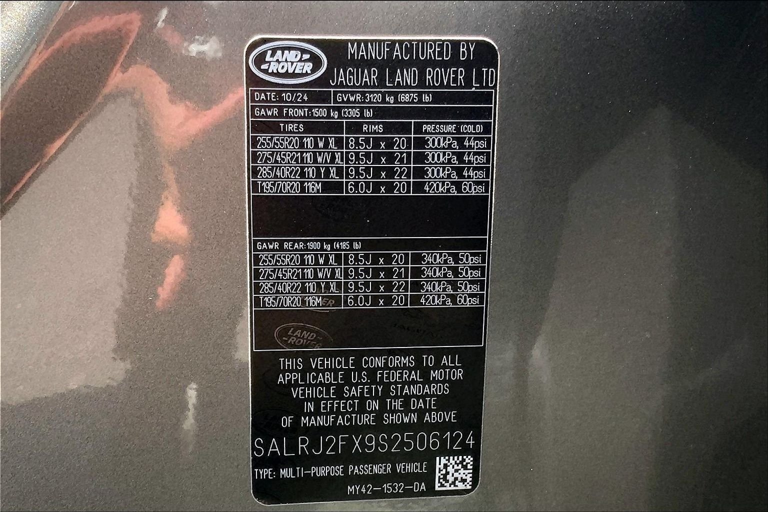 Certified Used 2025 Silicon Silver Premium Metallic Land Rover S image 33