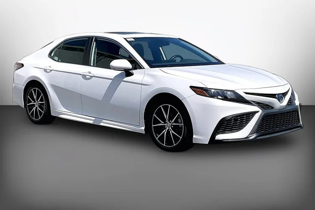 2024 Toyota Camry Hybrid SE