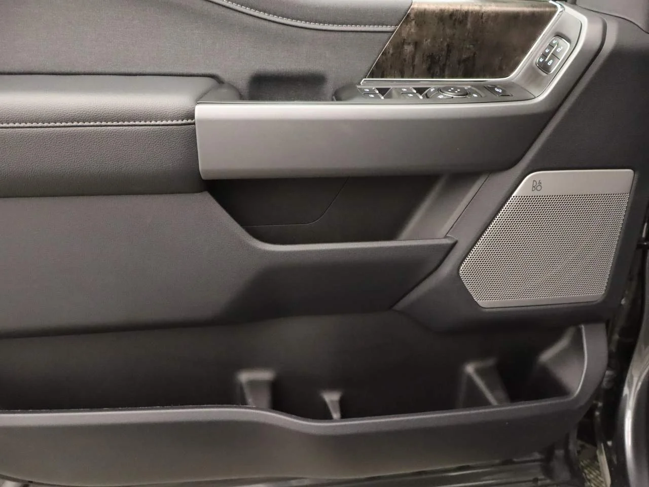 New 2026 Carbonized Gray Metallic Ford F-250® Lariat® image 18