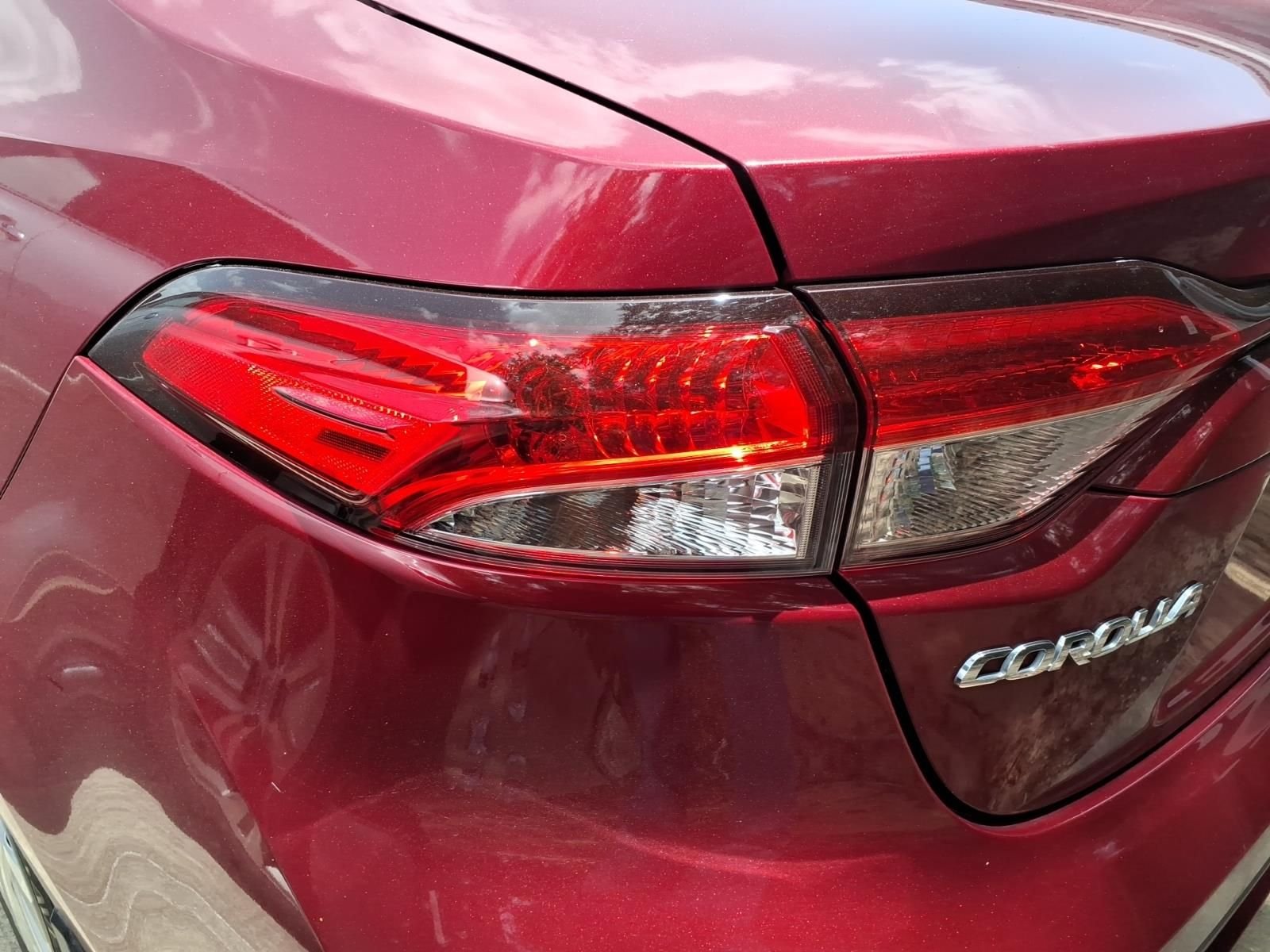 Certified Used 2022 Pearl Toyota LE image 9
