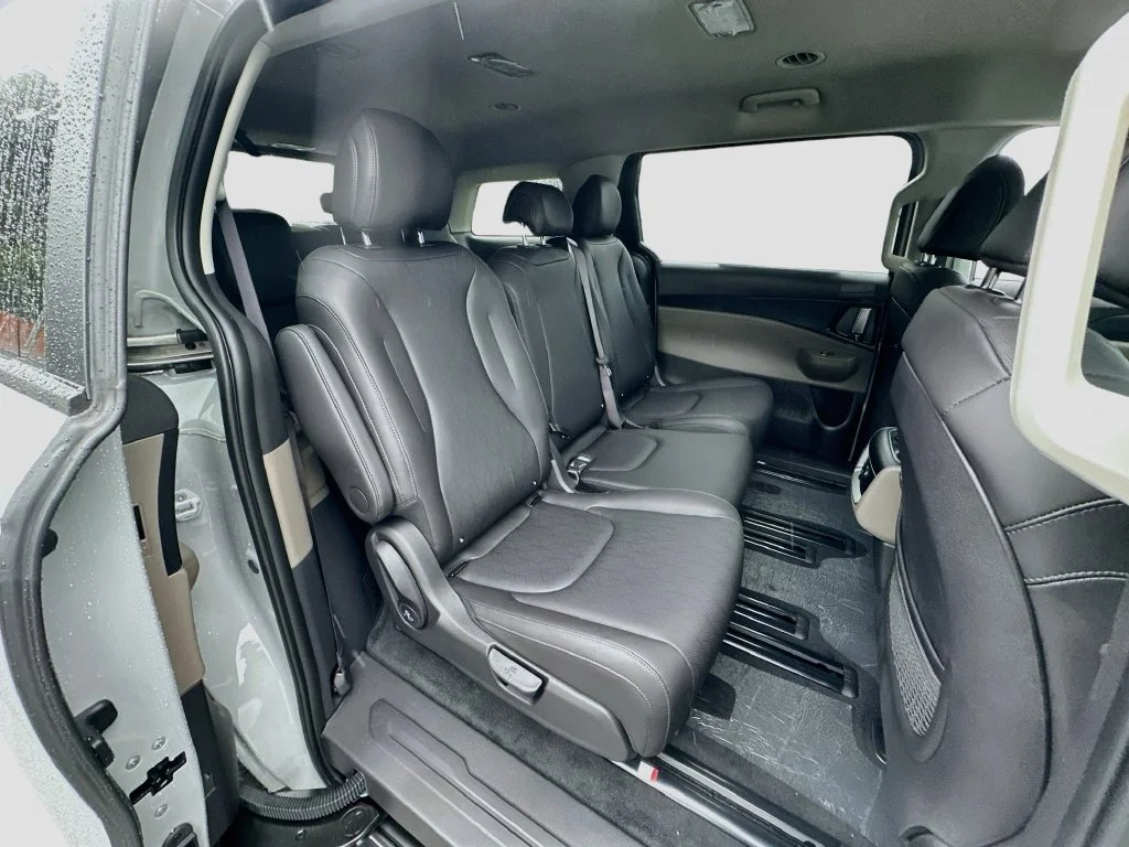 New 2027 Ceramic Silver Kia LXS image 28