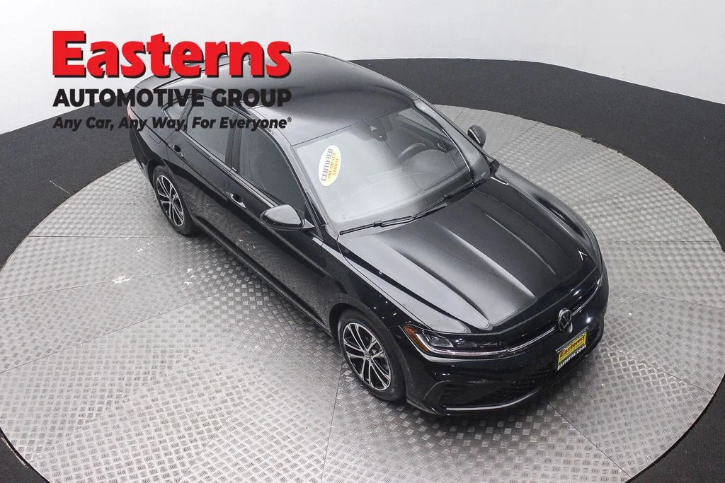 Used 2025 Black Volkswagen 1.5T Sport image 3