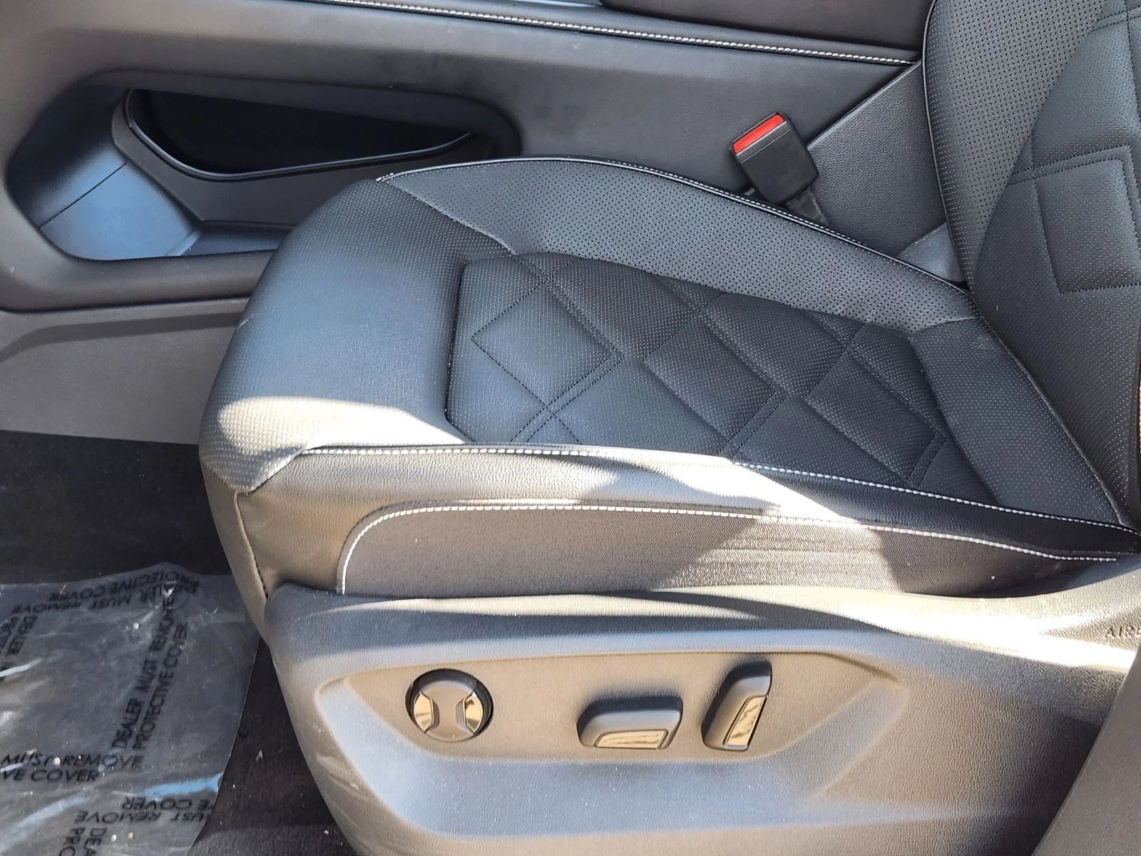 Used 2025 Gray Volkswagen 2.0T SE w/Technology image 23