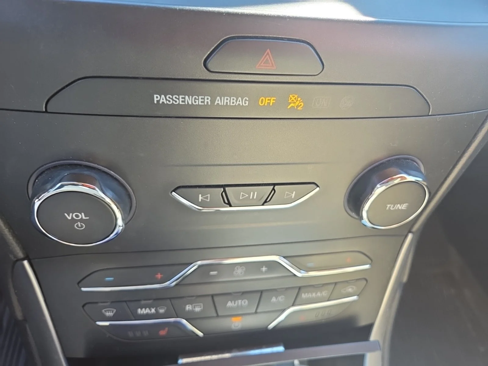 Used 2019 White Ford SEL image 10