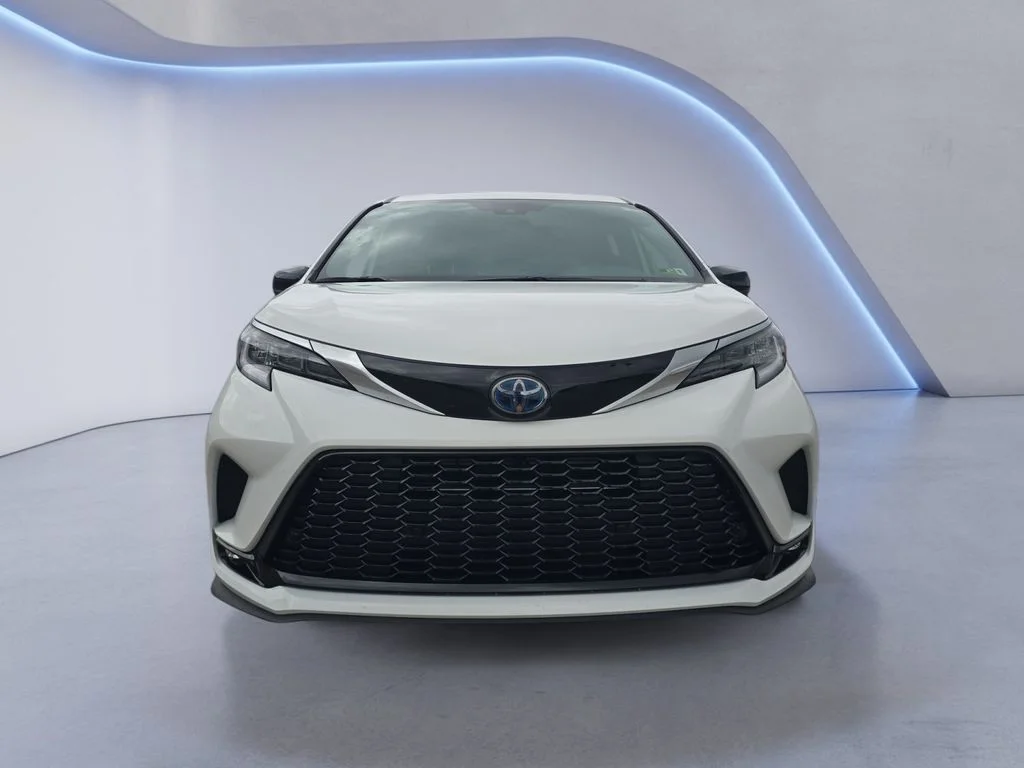 Used 2024 Ice Cap Toyota XSE image 10