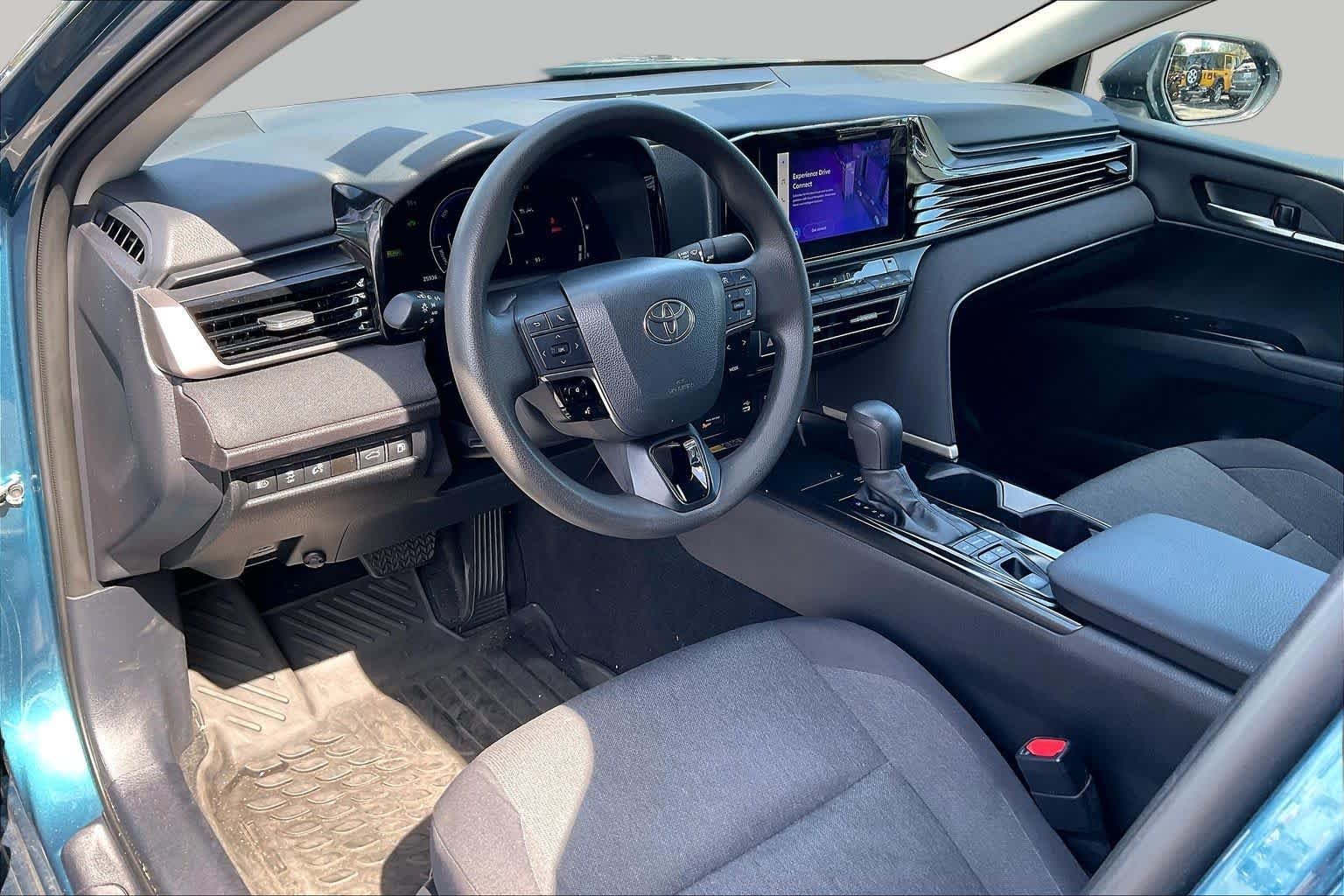 Used 2025 Ocean Gem Toyota LE image 17