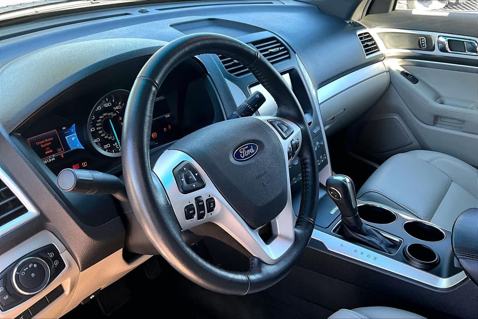 Used 2012 White Suede Ford XLT image 16