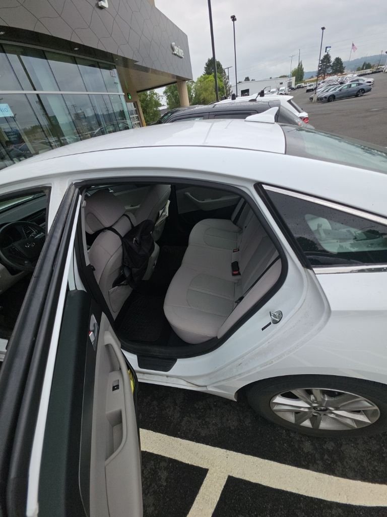 Used 2015 Quartz White Pearl Hyundai SE image 11
