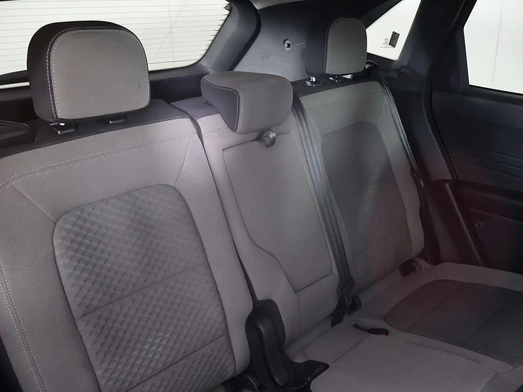 Used 2022 Black Ford SE image 31