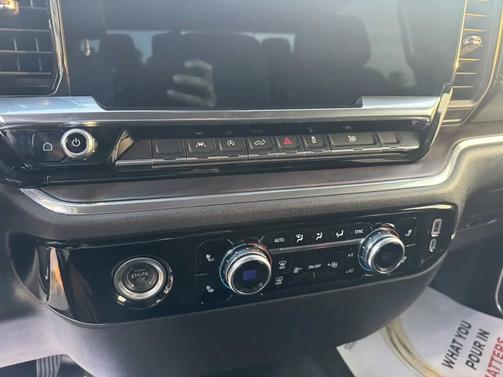 Used 2024 WHITE GMC SLT image 21