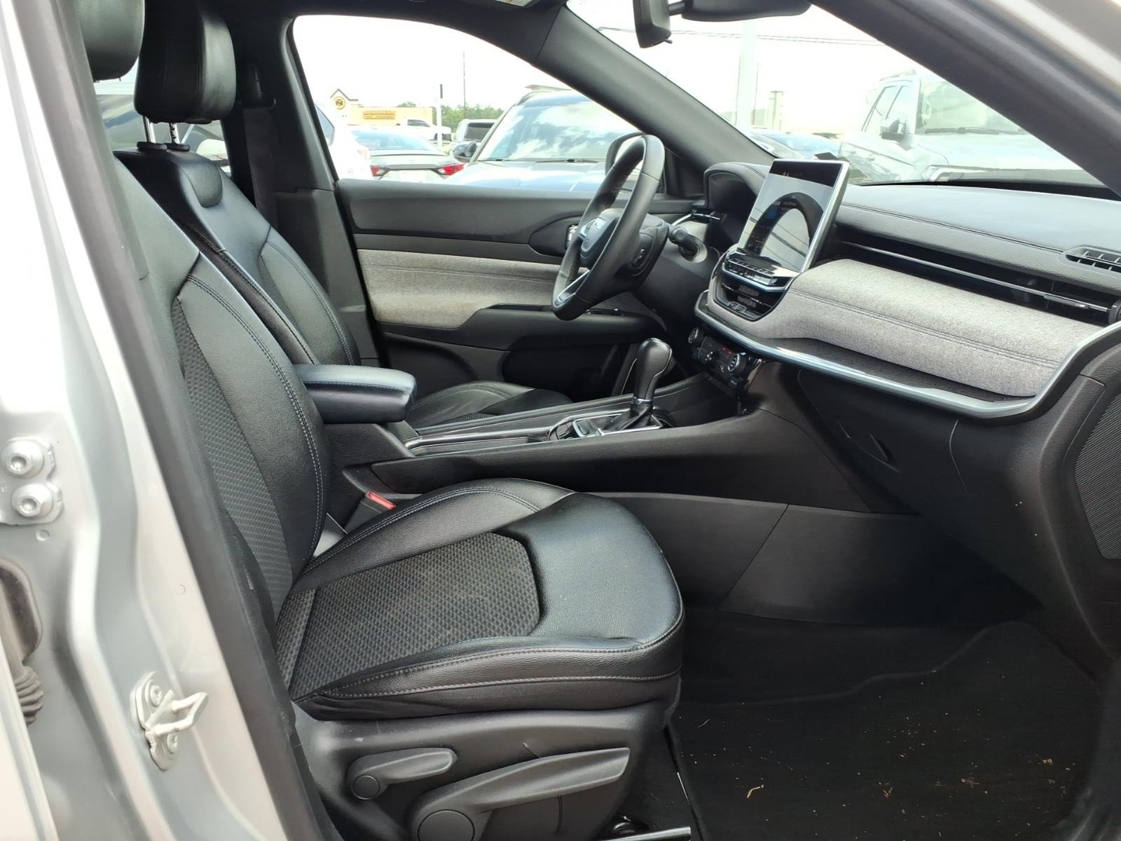 2024 Jeep Compass Latitude Silver at Robbins Nissan
