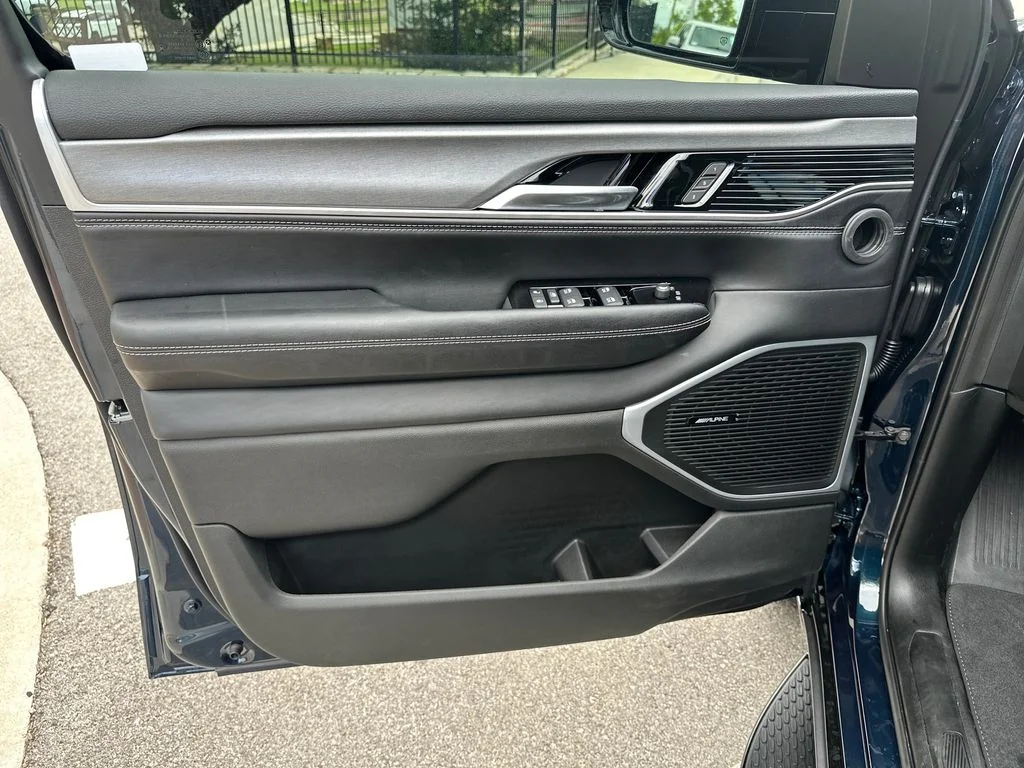 New 2026 Fathom Blue Pearlcoat Jeep  image 17