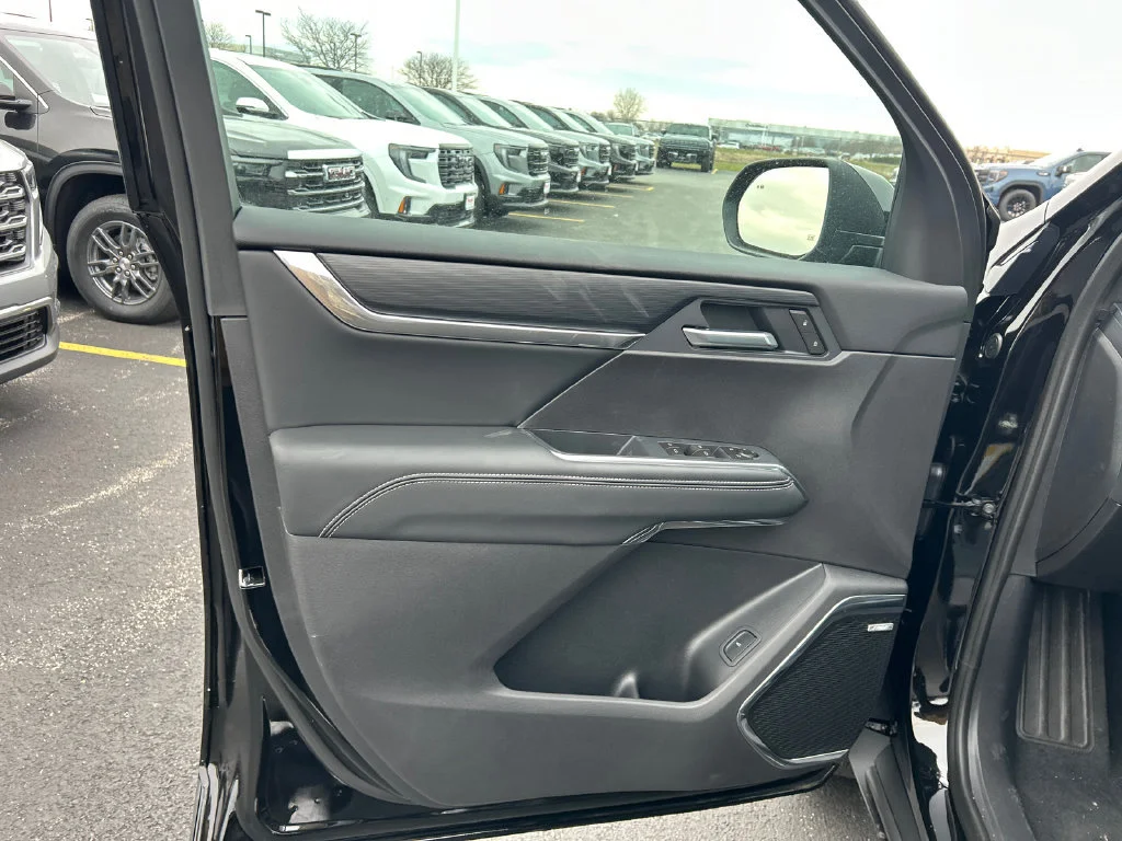 New 2026 Ebony Twilight Metallic GMC Elevation Black Edition image 16