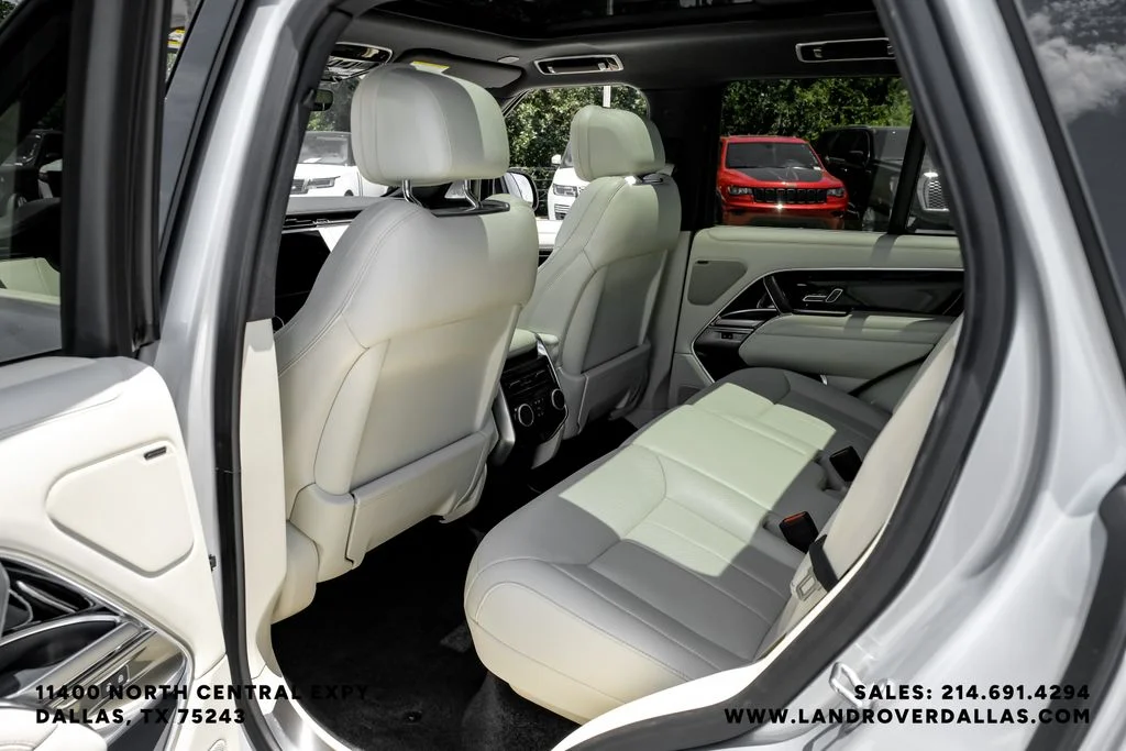 Used 2023 Hakuba Silver Metallic Land Rover SE image 42