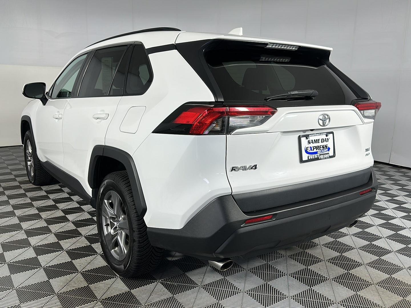 Used 2022 White Toyota XLE image 4