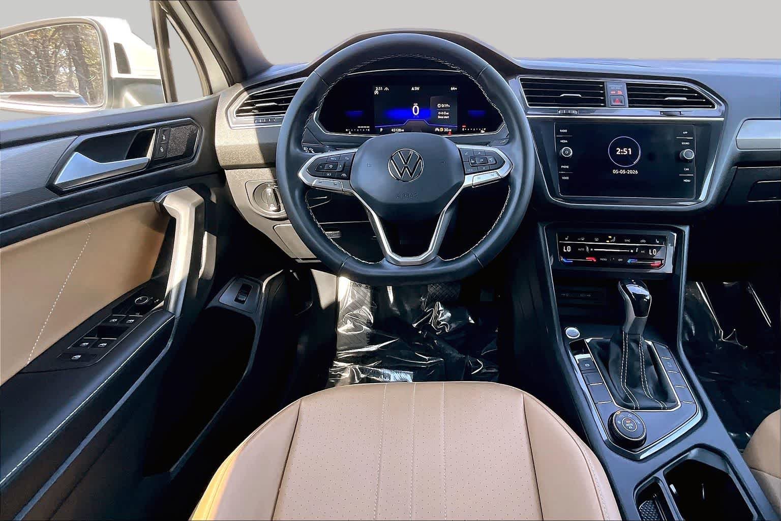 Used 2022 Pure White Volkswagen SE image 6