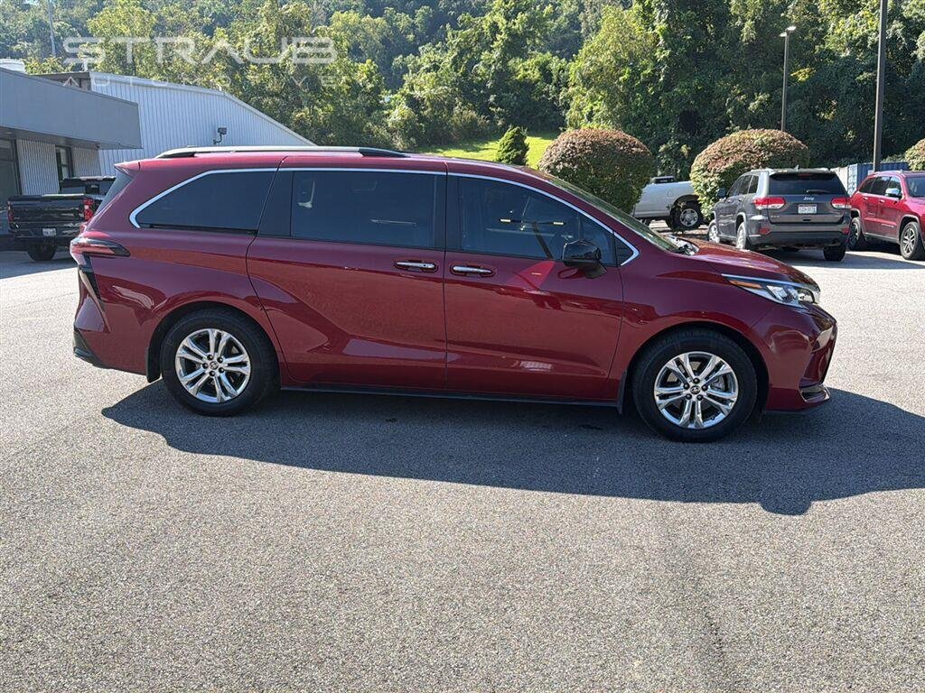 Used 2022 Ruby Flare Pearl TOYOTA  image 5