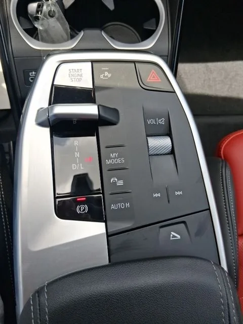 Used 2025 Silver BMW xDrive28i image 12