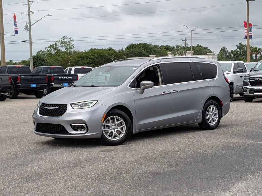 2021 Chrysler Pacifica Touring L's photo