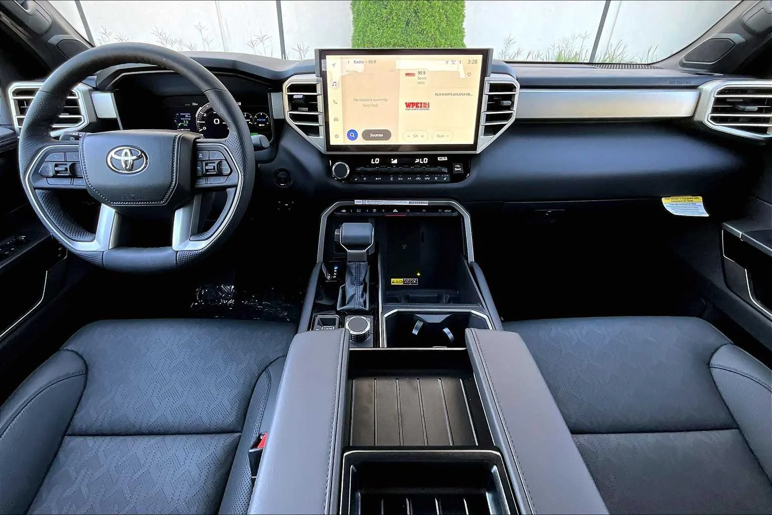 2025 Toyota Tundra Limited - Photo 5