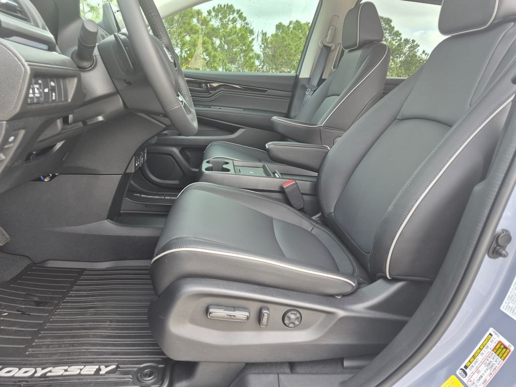 New 2027 Sonic Gray Pearl Honda Touring image 14
