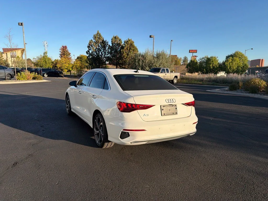 Used 2022  Audi  image 3