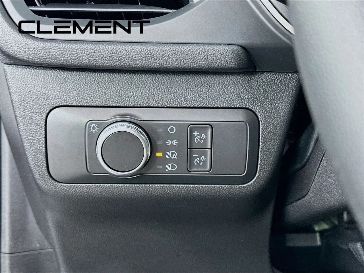 Certified Used 2022 Gray Metallic Ford SE image 14