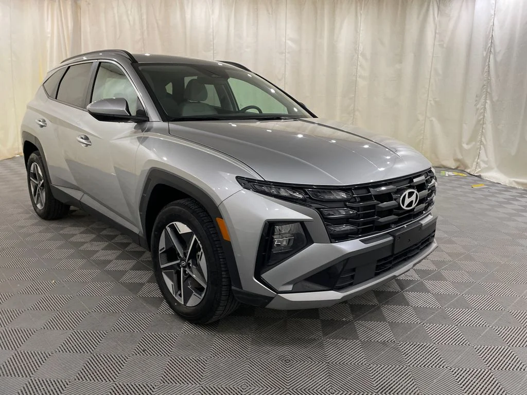 Used 2025 Shimmering Silver Hyundai SEL image 4