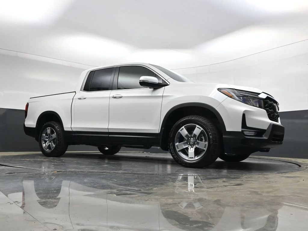 Certified Used 2026 Platinum White Pearl Honda RTL image 36