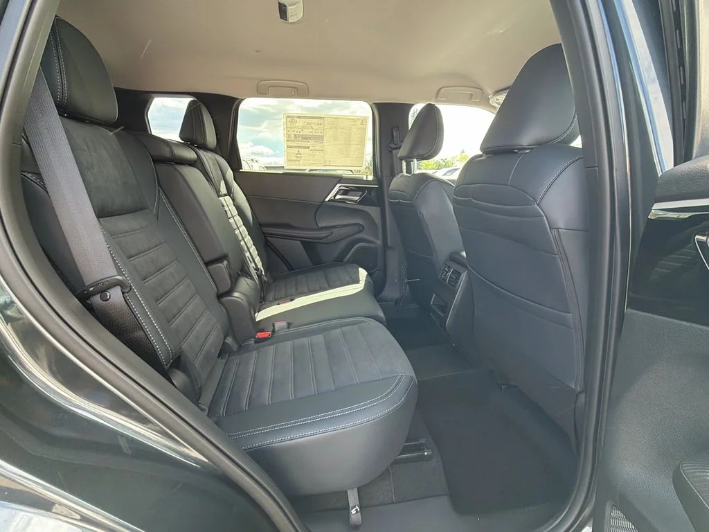 New 2025 Graphite Gray Mitsubishi SE image 22