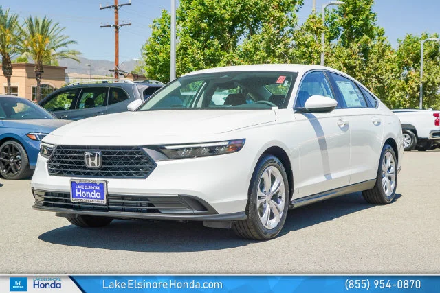 New 2026 Platinum White Pearl Honda LX image 3