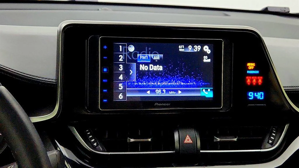 Used 2018 Black Sand Pearl Toyota XLE Premium FWD image 17