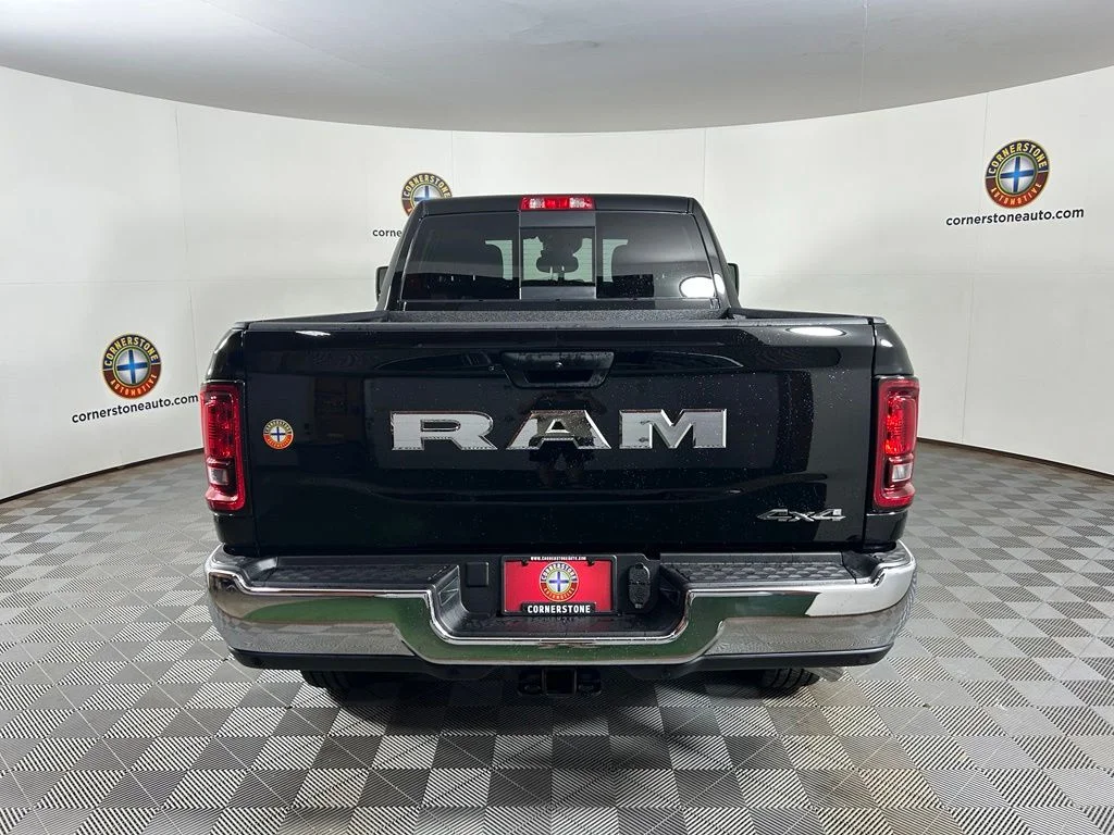New 2026 Diamond Black Crystal Pearl-Coat Exterior Paint RAM Tradesman image 15