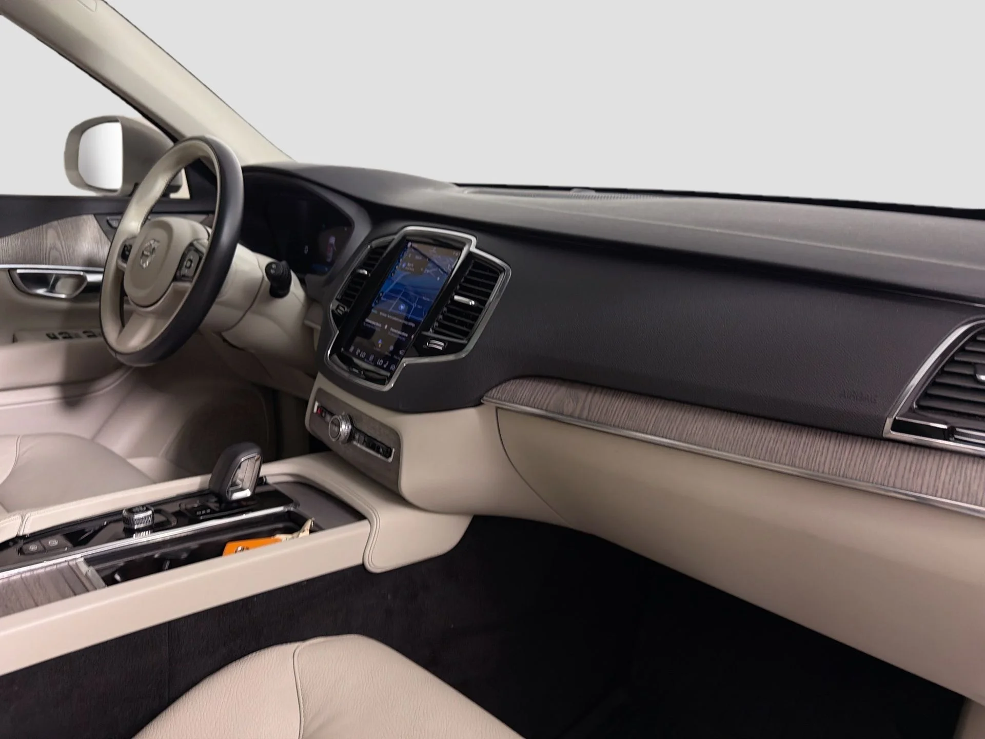 Certified Used 2023 White Volvo B6 Plus 7-Seater image 29