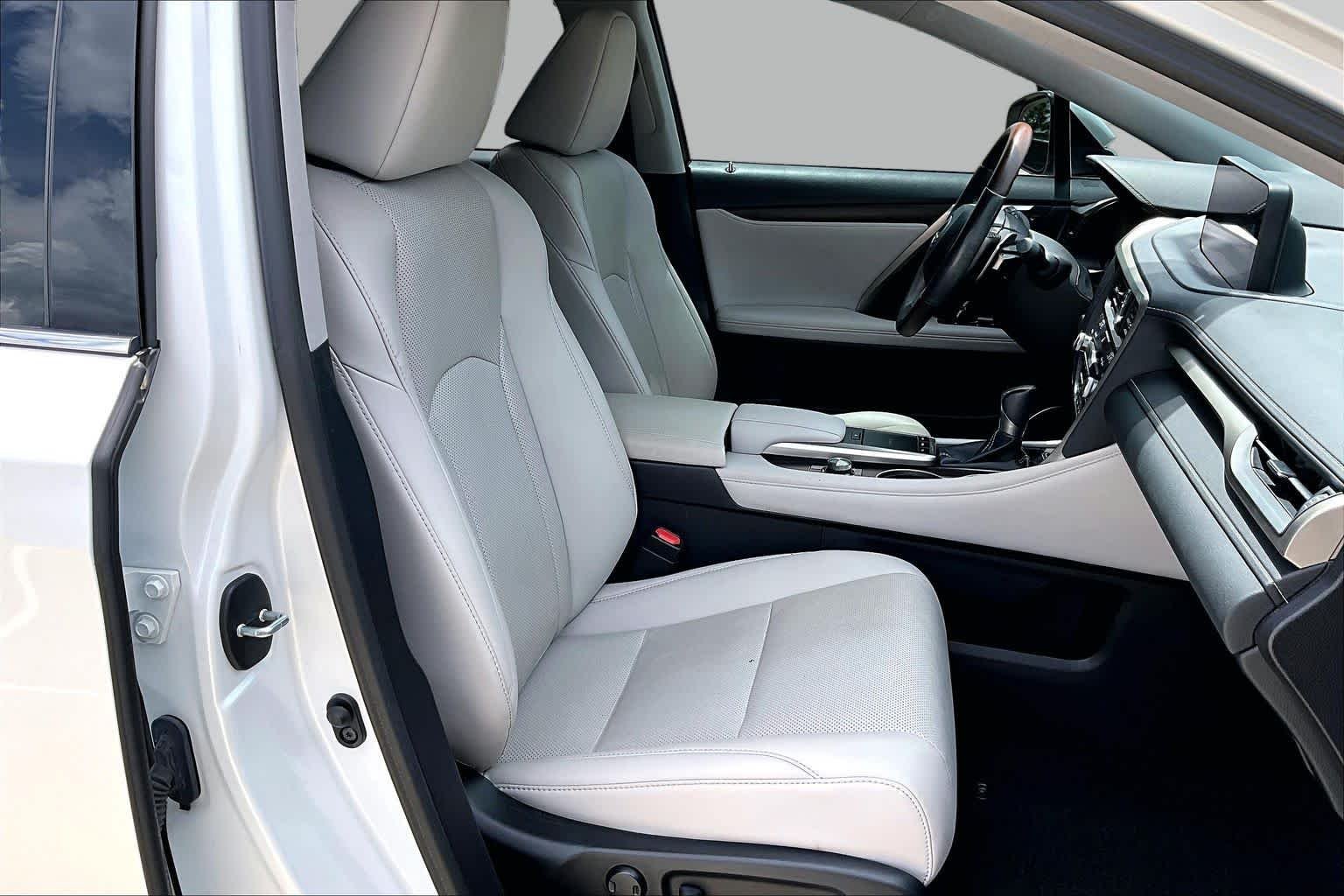 Used 2020 Eminent White Pearl Lexus  image 9