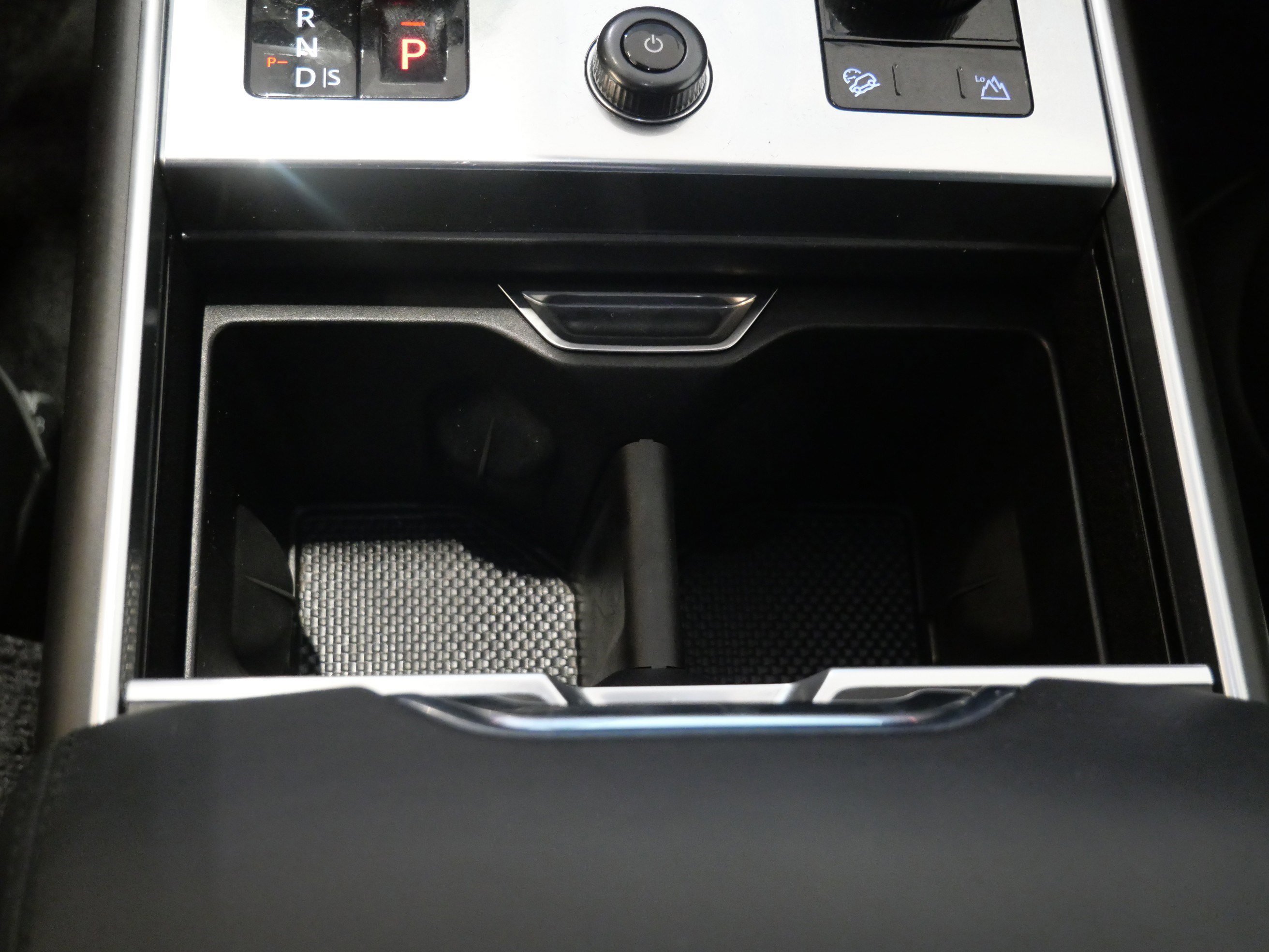 Used 2023 Sunrise Copper SV Bespoke Ultra Met Satin Land Rover SV image 25